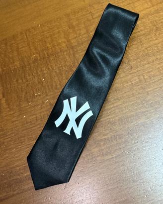 Cravatta nera Logo NY