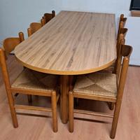 tavolo a penisola con sei sedie