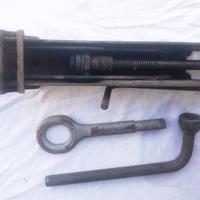 kit attrezzi:cric-gancio traino-chiave girabulloni