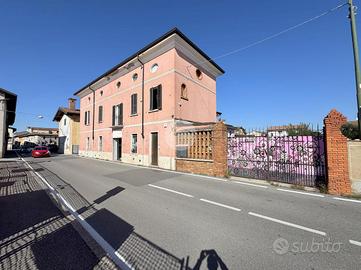 NEGOZIO A CASTREZZATO