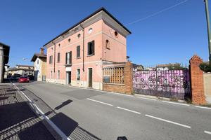 NEGOZIO A CASTREZZATO