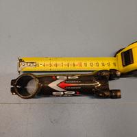 Attacco manubrio carbonio 