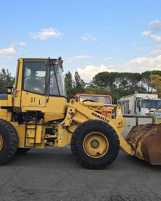 Pala gommata komatsu mod. wa 180-3