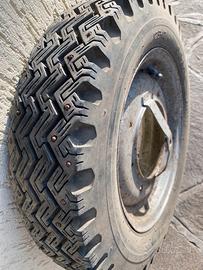 COPPIA CERCHI CON GOMME CHIODATE PER FIAT 500