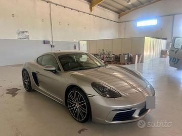 PORSCHE Cayman 718