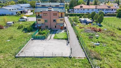 VILLA A SCHIERA A L'AQUILA