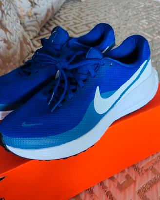 Nike Revolution 