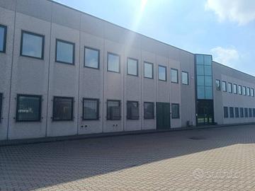 CAPANNONE 7000 MQ CON AMPIO PIAZZALE