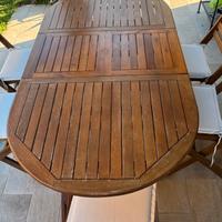 Tavolo e sedie in legno da esterno