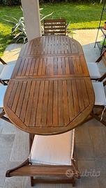 Tavolo e sedie in legno da esterno