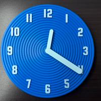 Orologio da parete blu artigianale, leggero