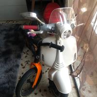 Vespa e bici senza pedali