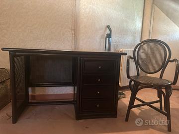 Scrivania e poltroncina in rattan laccata