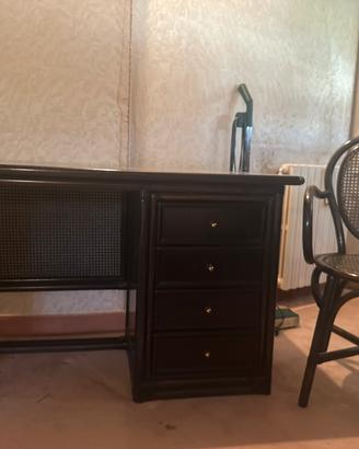 Scrivania e poltroncina in rattan laccata