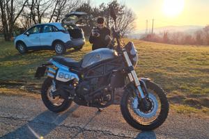 Benelli Leoncino 800 Trail