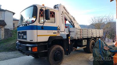 Camion Man 4x4 con gru e ribaltabile 