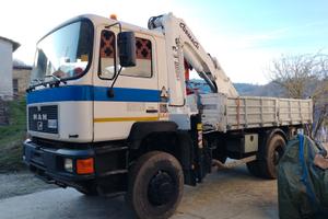 Camion Man 4x4 con gru e ribaltabile 