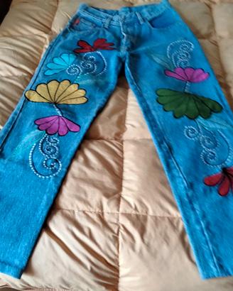 Jeans originali nuovi con disegni cuciti 