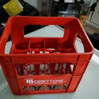 Cassetta portabottiglie in plastica rossa