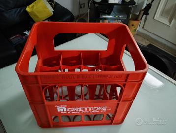 Cassetta portabottiglie in plastica rossa