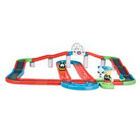 Beep-beep "città" e edificio parcheggio a 2 p