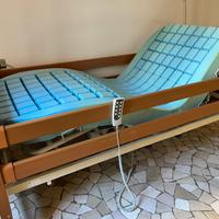 Letto tipo ospedaliero per anziani