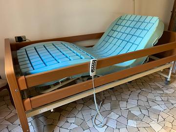 Letto tipo ospedaliero per anziani