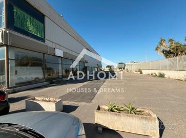 600mq locale plurivetrine, parcheggi ingresso Cagl