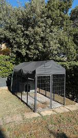 Recinto per cani da esterno con tetto