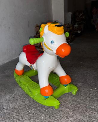 Cavallino cavalcabile per bambini con suoni e luci