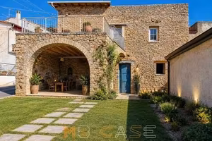 Rustico / Casale di 215 m² con più di 5 locali e b