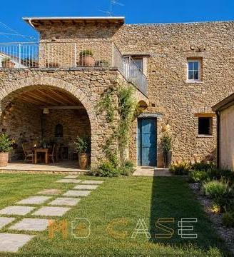 Rustico / Casale di 215 m² con più di 5 locali e b
