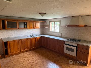 Cucina angolare in legno
