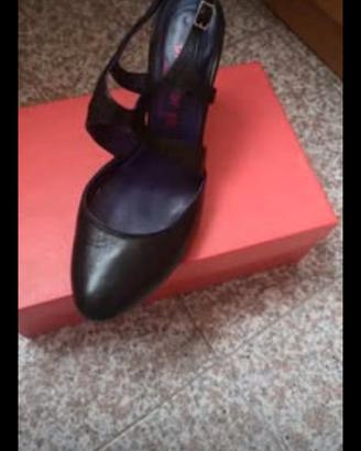 Scarpa con tacco