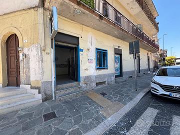 NEGOZIO A SANTA MARIA A VICO