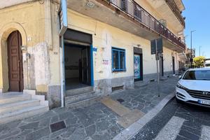 NEGOZIO A SANTA MARIA A VICO