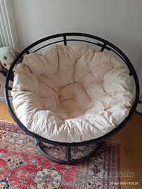 Poltrona in rattan nero con cuscino