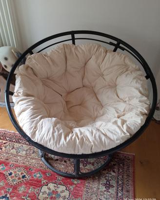 Poltrona in rattan nero con cuscino