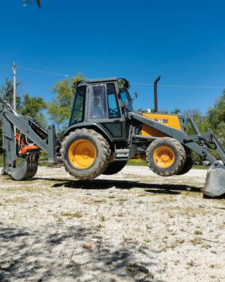 Terna: case poclain 580 kt