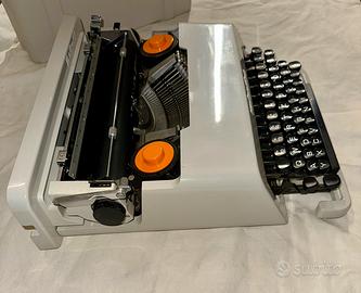 Macchina Olivetti Valentine bianca
