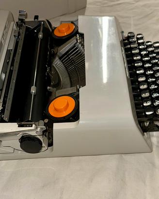 Macchina Olivetti Valentine bianca