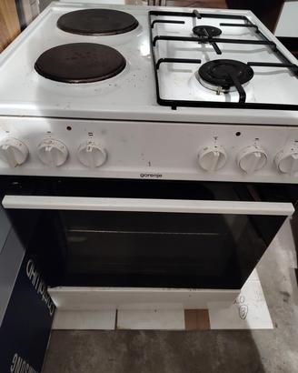 cucina  a gas e monopattino 