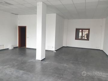 Esclusiva bottega 2 luci con deposito via roma