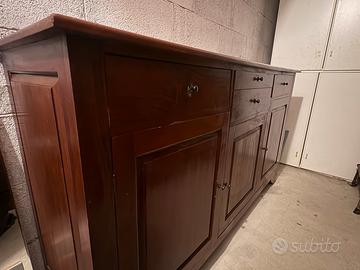 Credenza in legno – ampia e capiente