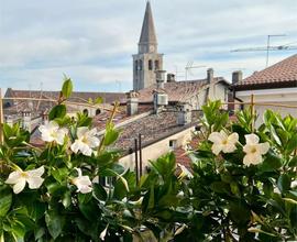 BILOCALE CON TERRAZZA CENTRO STORICO