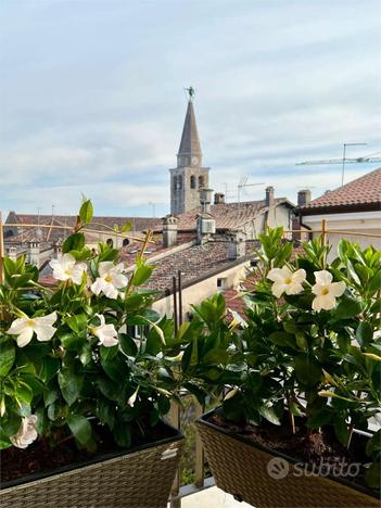 BILOCALE CON TERRAZZA CENTRO STORICO