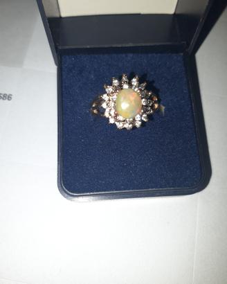 anello con opale naturale da circa 1 carato