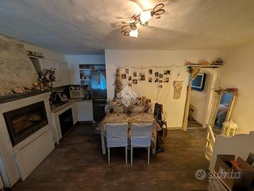 CASA SEMINDIPENDENTE A GEMMANO