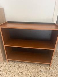 Mobile marrone con fondale nero