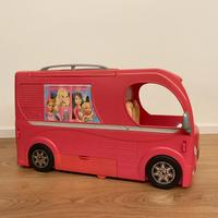 Camper Barbie con piscina